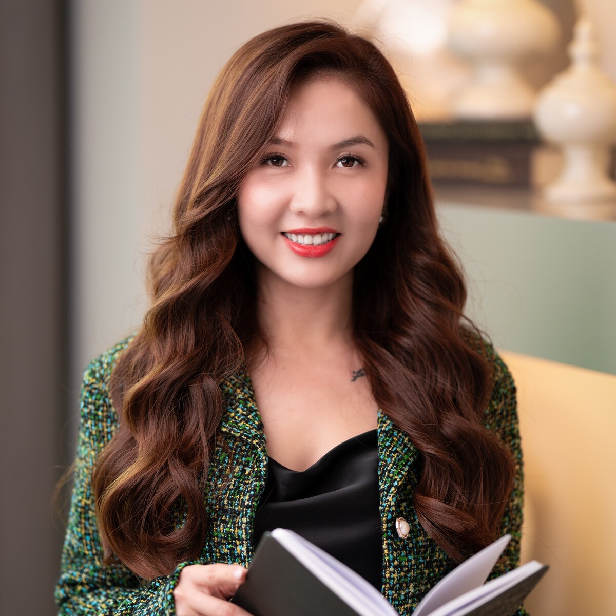 Trang - Host