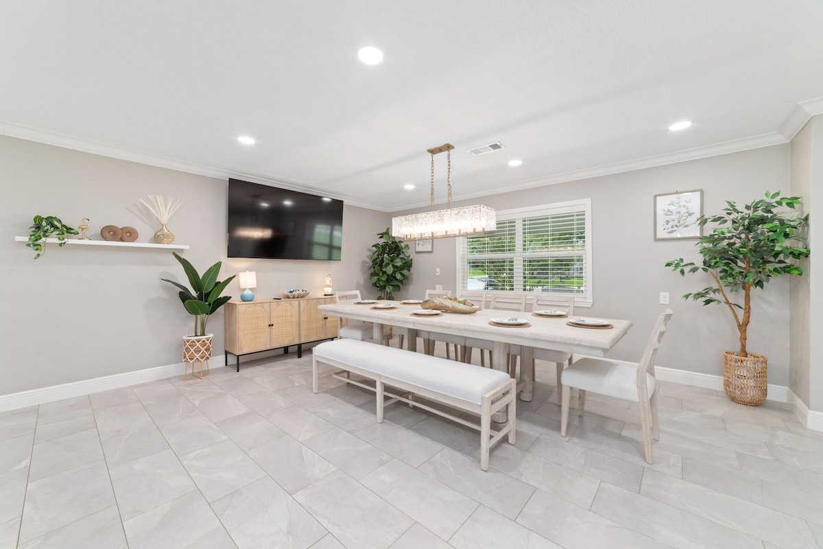 Baytime Retreat-Cozy Backyard, Pool, Bayfront View - Photo 3